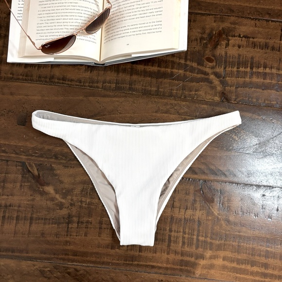 Lululemon 🍋  New Swim Bikini Bottom White Ribbed 8 (M) Swimsuit - Picture 7 of 7